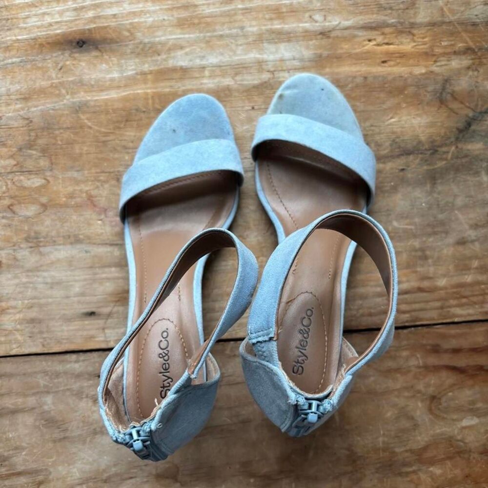 Unbranded Women's Blue and Grey Courts